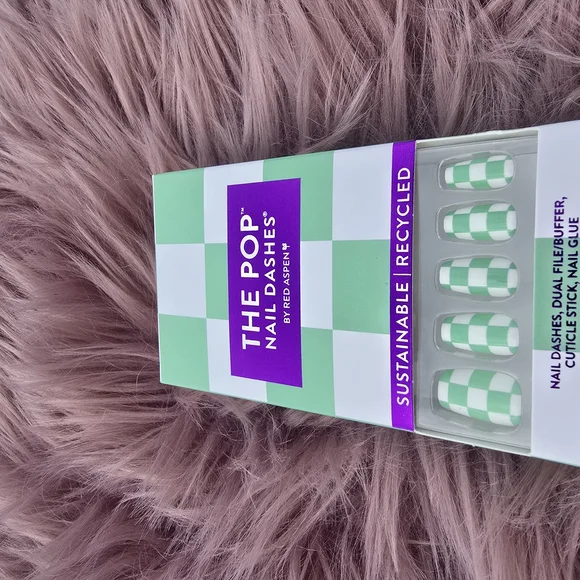 - Red Aspen Green and White Nail Dashes - Picture 6 of 6